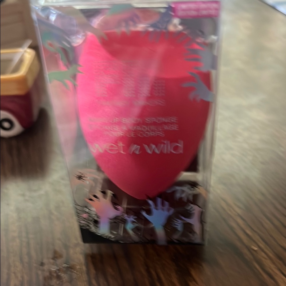 Wet n Wild Pink Makeup Sponge brand new